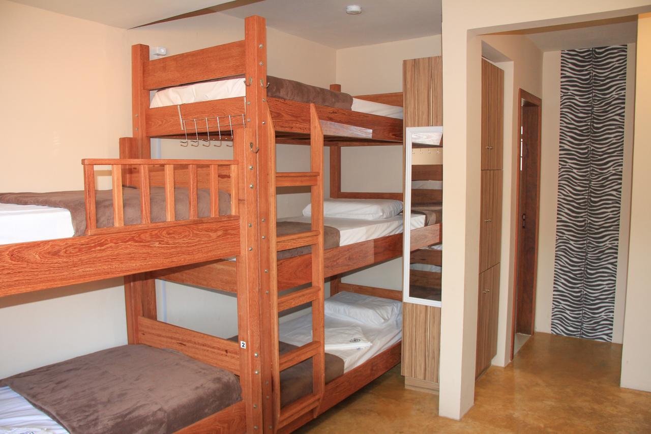 Cama em Dormitório Misto com 8 Camas